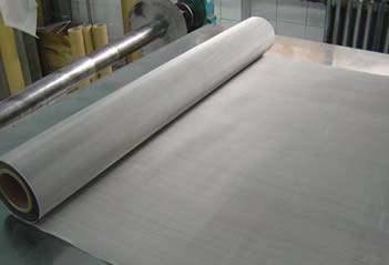 A roll of ASTM 304Q stainless steel wire mesh