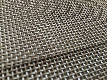 Two layers of square mesh with large mesh opening