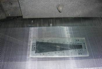 Stainless steel wire mesh machine is working