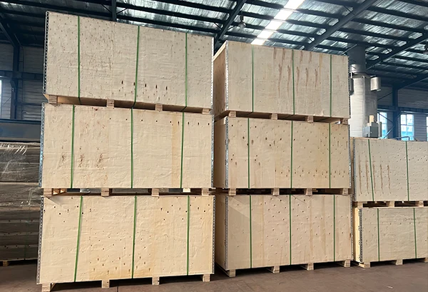 Packaged 316/316L stainless steel mesh in a plywood wooden box