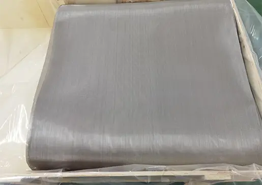 The 5-heddle weave woven mesh is folded and packaged in a wooden box.