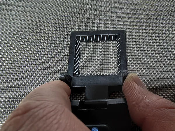 Measure the mesh count of 904L stainless steel wire mesh with a tester.