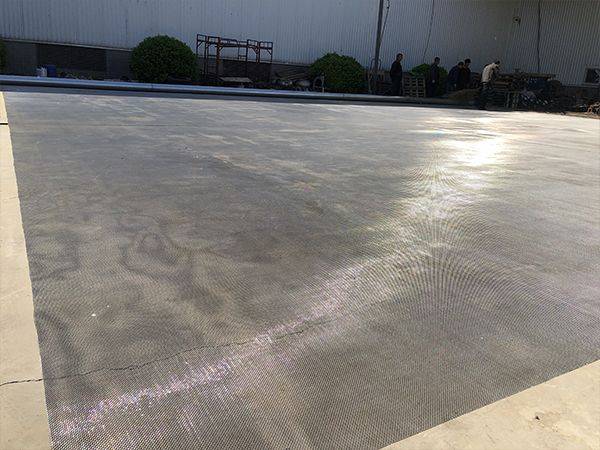 Wind tunnel screen is placed on the ground.